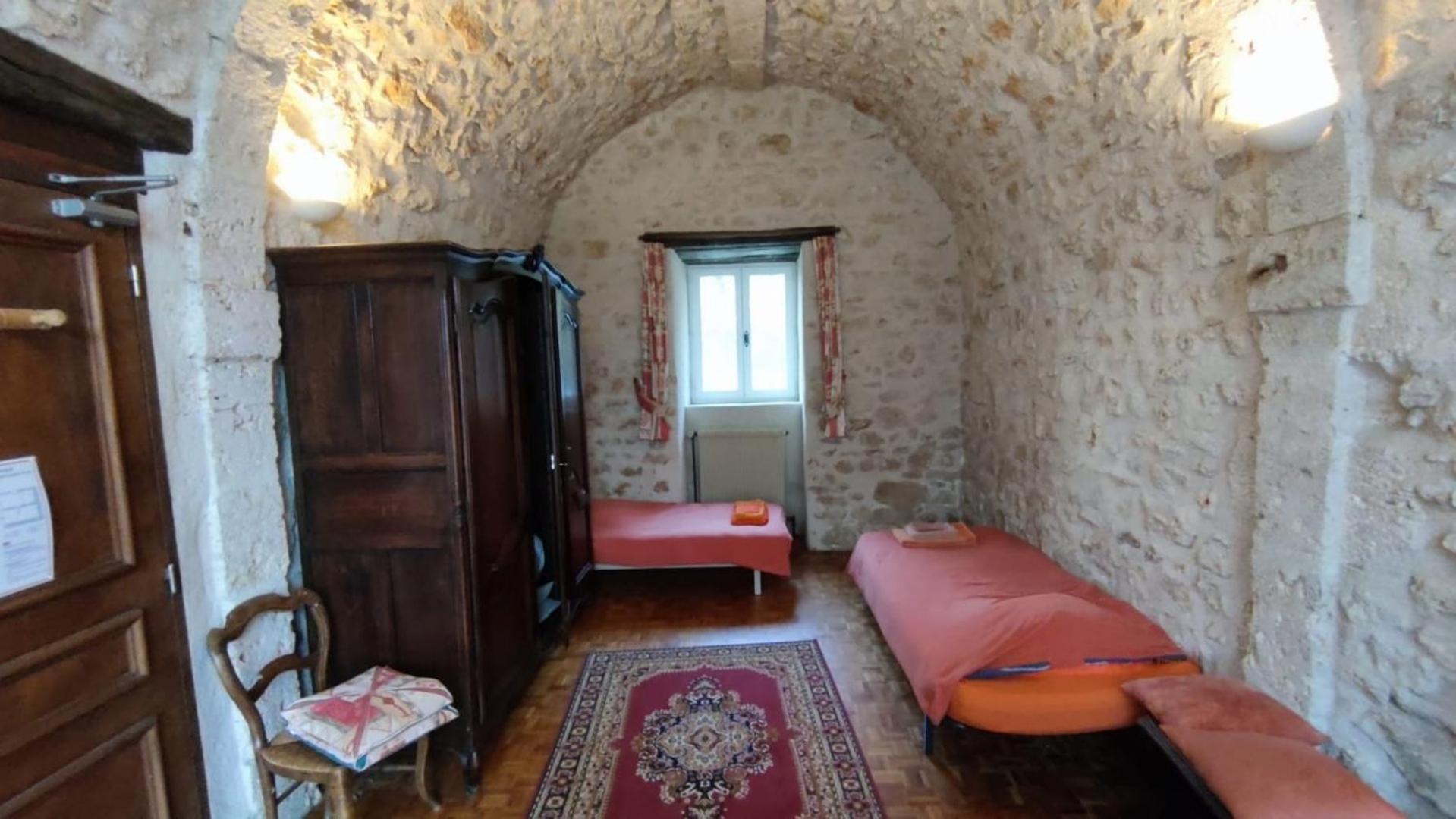 Chateau De Montrame Soisy-Bouy Rum bild