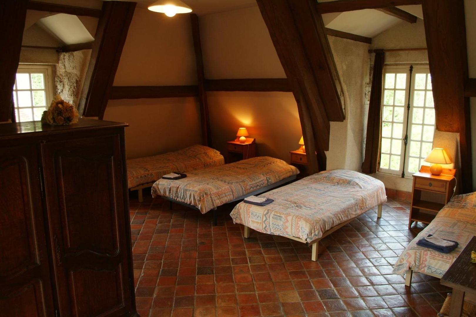 Chateau De Montrame Soisy-Bouy Rum bild