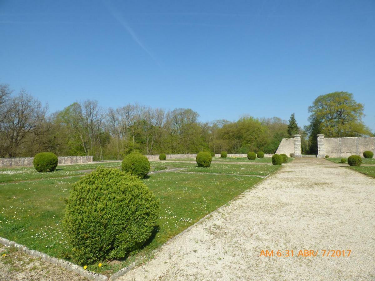 Chateau De Montrame Soisy-Bouy Exteriör bild